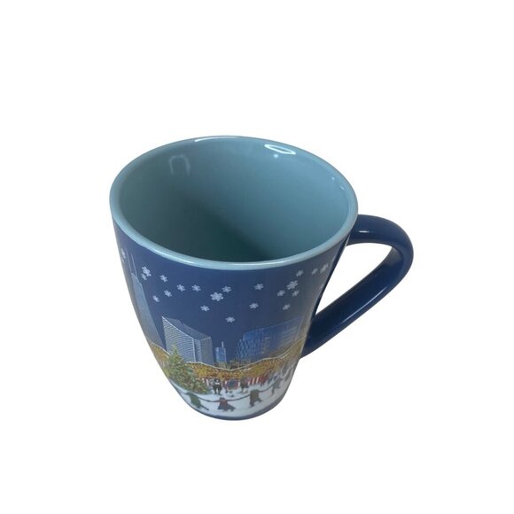 Christkindlmarket 2022 Ceramic Mug Chicago Skyline Snow Scene 12 Oz Blue & Multi - Picture 2 of 7
